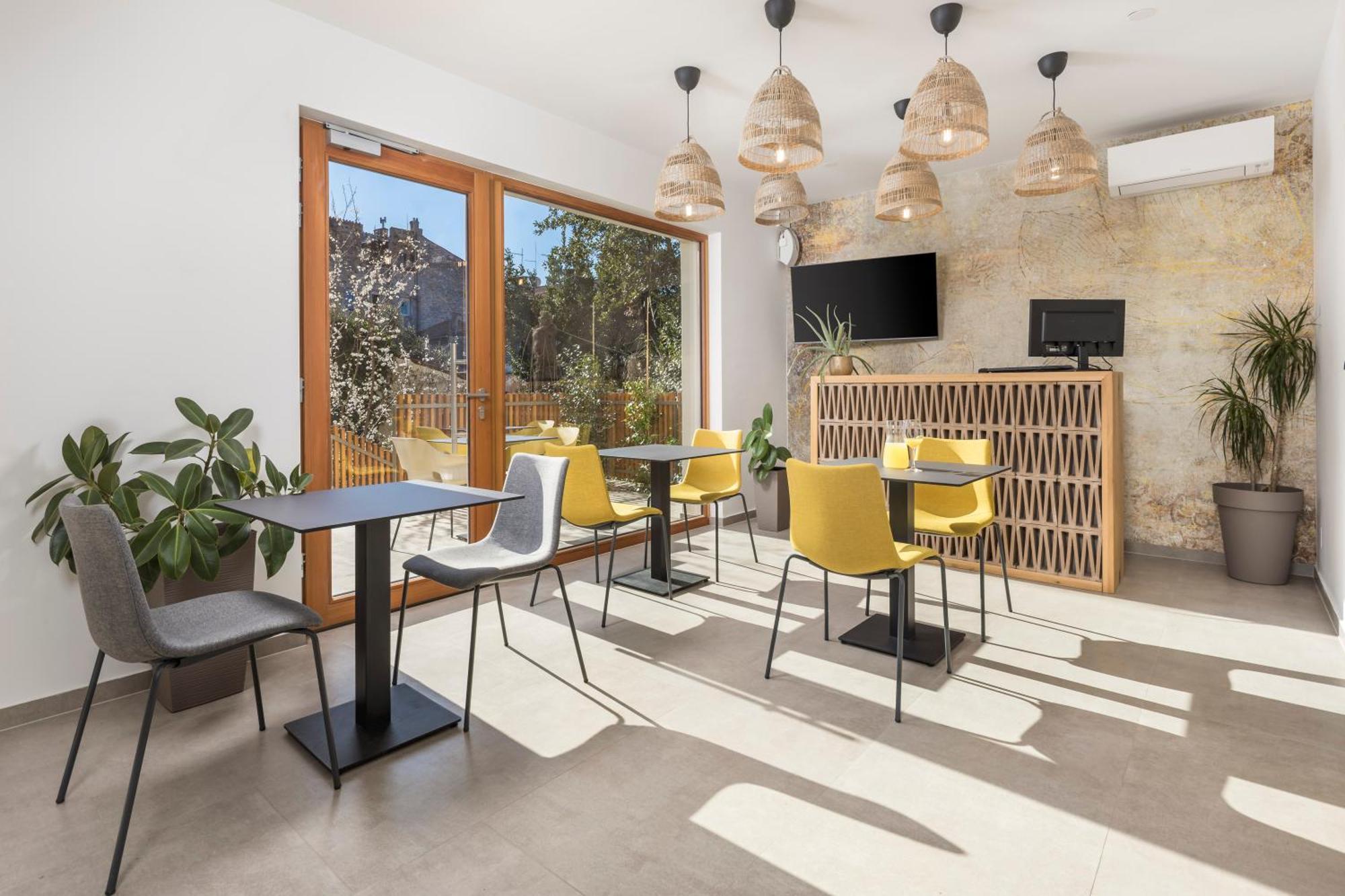 Pula Residence Rooms And Apartments Old City Center Екстер'єр фото