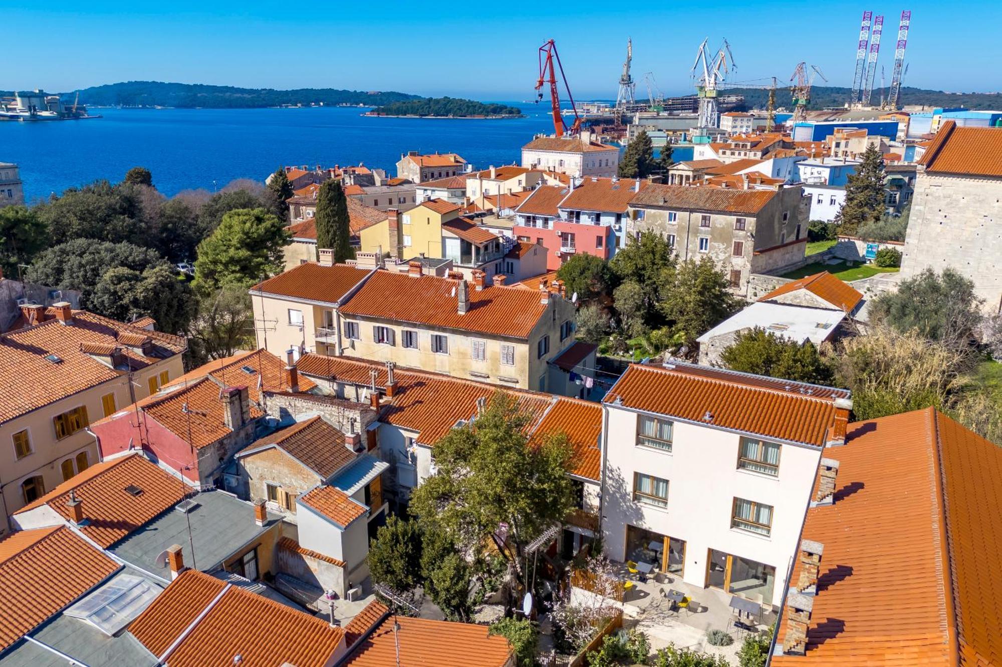 Pula Residence Rooms And Apartments Old City Center Екстер'єр фото