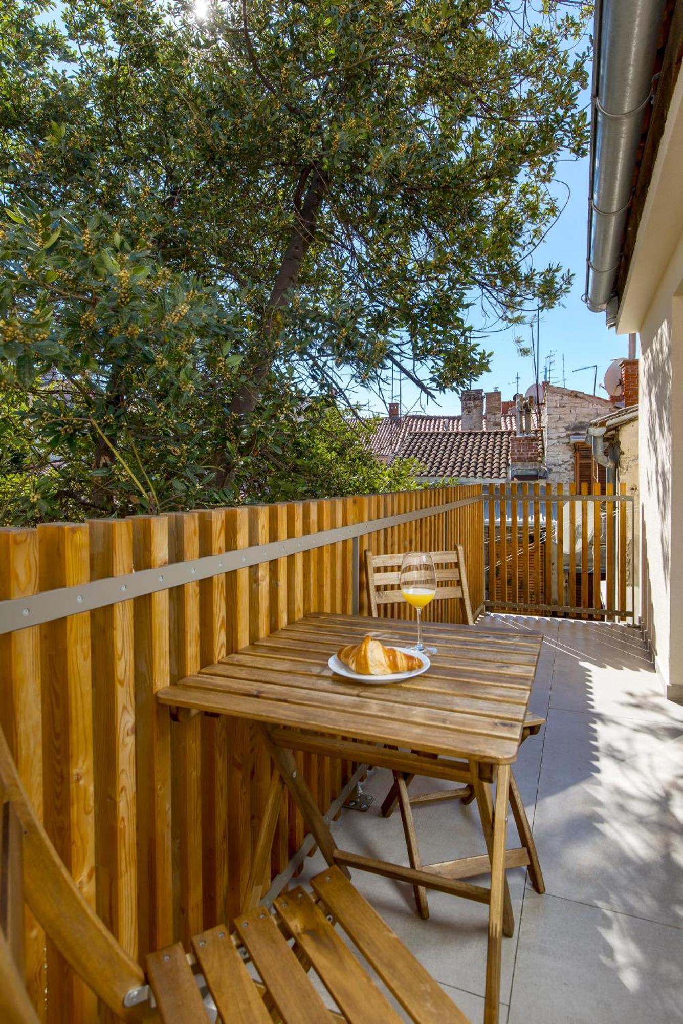 Pula Residence Rooms And Apartments Old City Center Екстер'єр фото