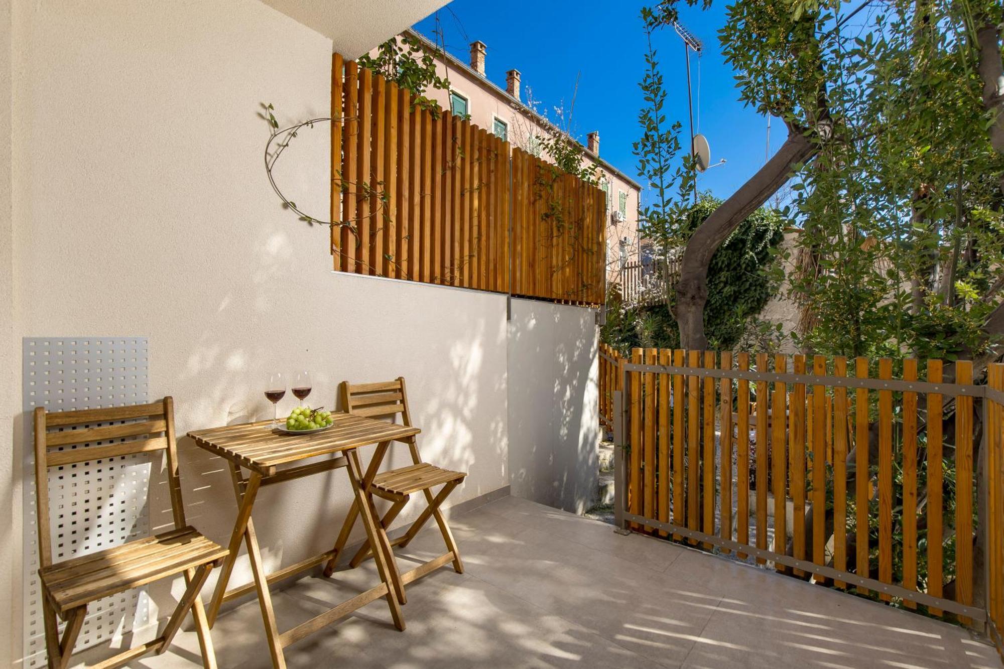 Pula Residence Rooms And Apartments Old City Center Екстер'єр фото